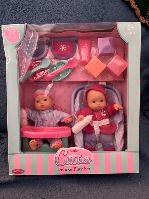 A real photo of Little Cuties 8-inch Deluxe Playset by laurac1688_9674 (1)