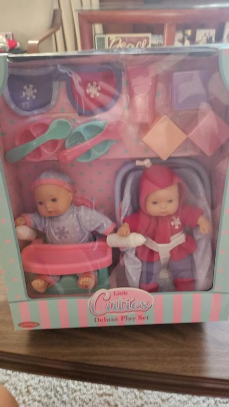 A real photo of Little Cuties 8-inch Deluxe Playset by laurafink69_8517 (1)