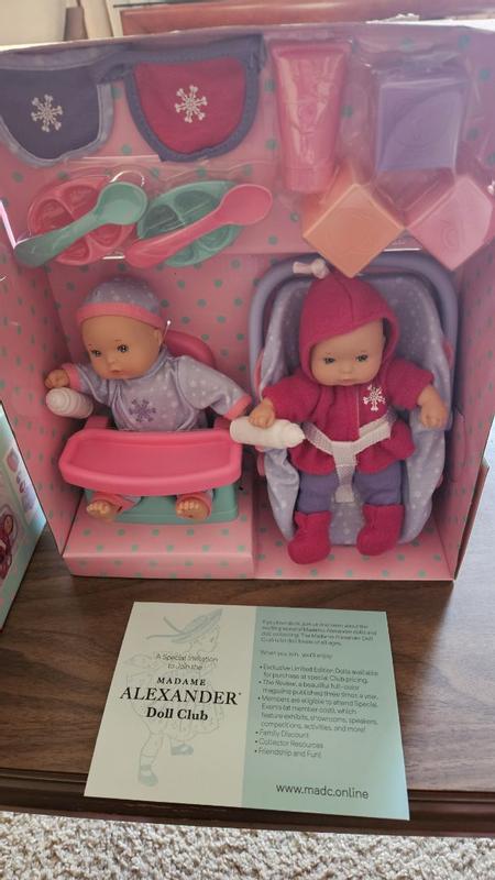 A real photo of Little Cuties 8-inch Deluxe Playset by laurafink69_8517 (2)